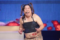 バナナマン日村扮するヒム子。(c)テレビ東京