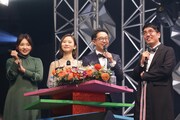 司会の野呂佳代、朝日奈央、おぎやはぎ（左から）。(c)テレビ東京