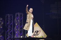 劇団ひとり扮する鶴ちゃん。(c)テレビ東京