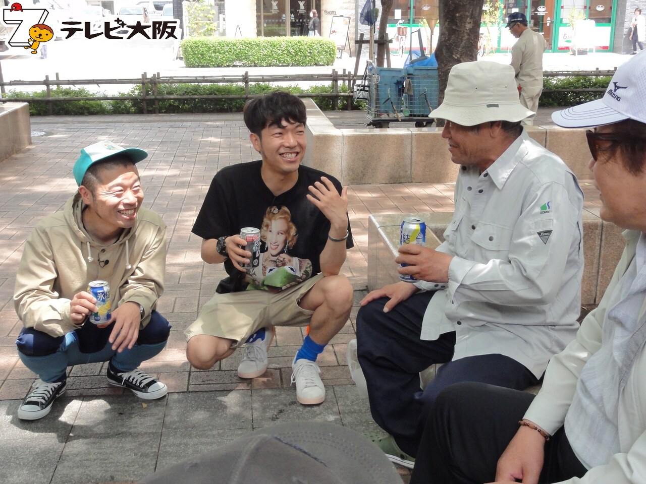 アキナが尼崎で“オモロイおっさん”探し、画家を目指す77歳ら