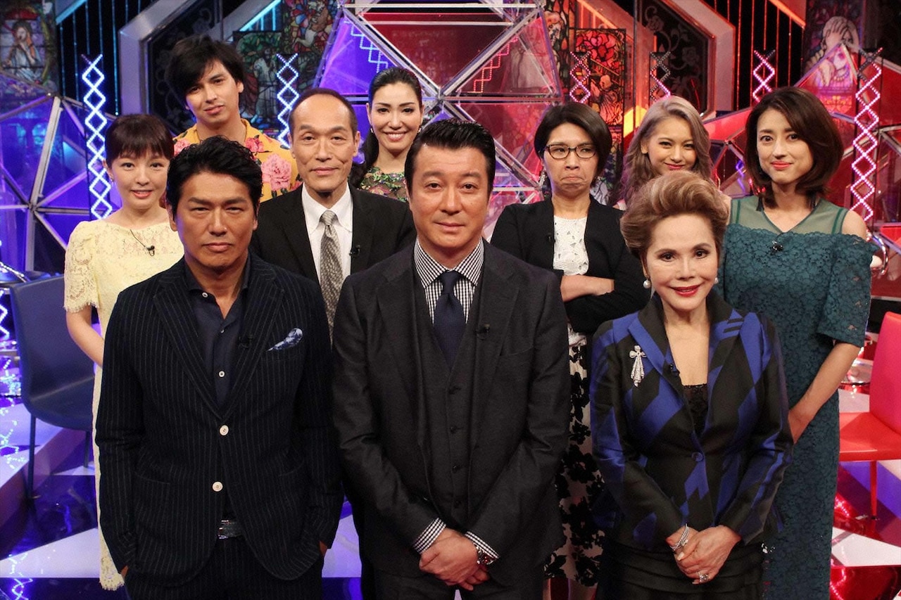 「金曜プレミアム『妻は怒ってます！』」の出演者たち。(c)フジテレビ