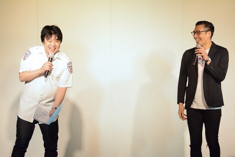 MCを務めた（左から）和賀勇介、植田マコト。