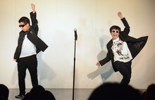 ウエストランド井口（左）とランジャタイ国崎（右）の「井口イエロー」。