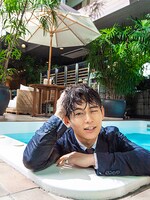 榊原徹士 (c)吉本坂46