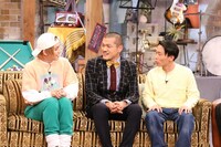 （左から）りゅうちぇる、カミナリ。(c)関西テレビ