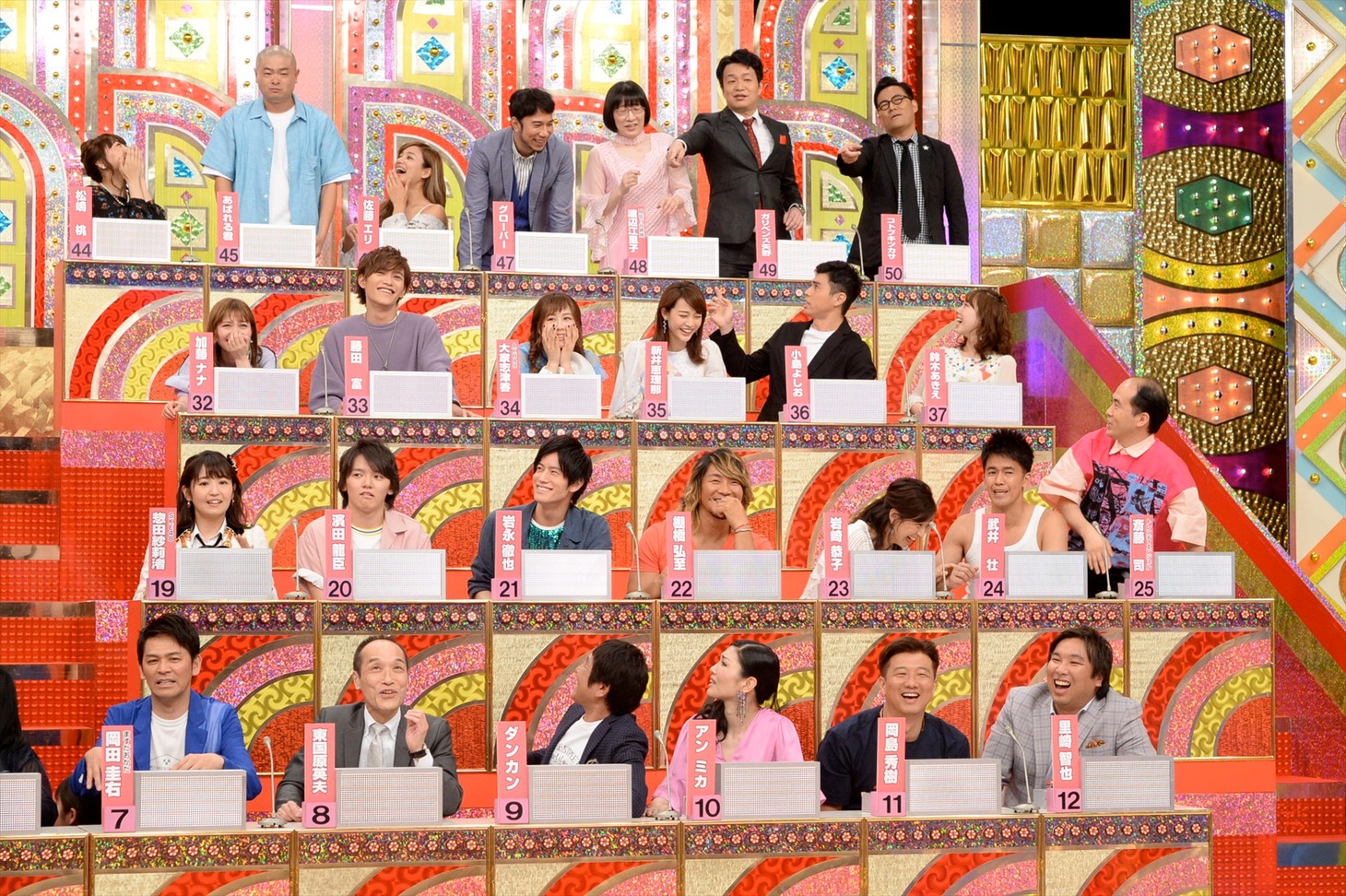 番組の出演者たち。(c)テレビ朝日