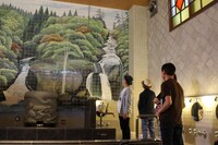 「ピエール瀧のしょんないTV」のワンシーン。(c)静岡朝日テレビ