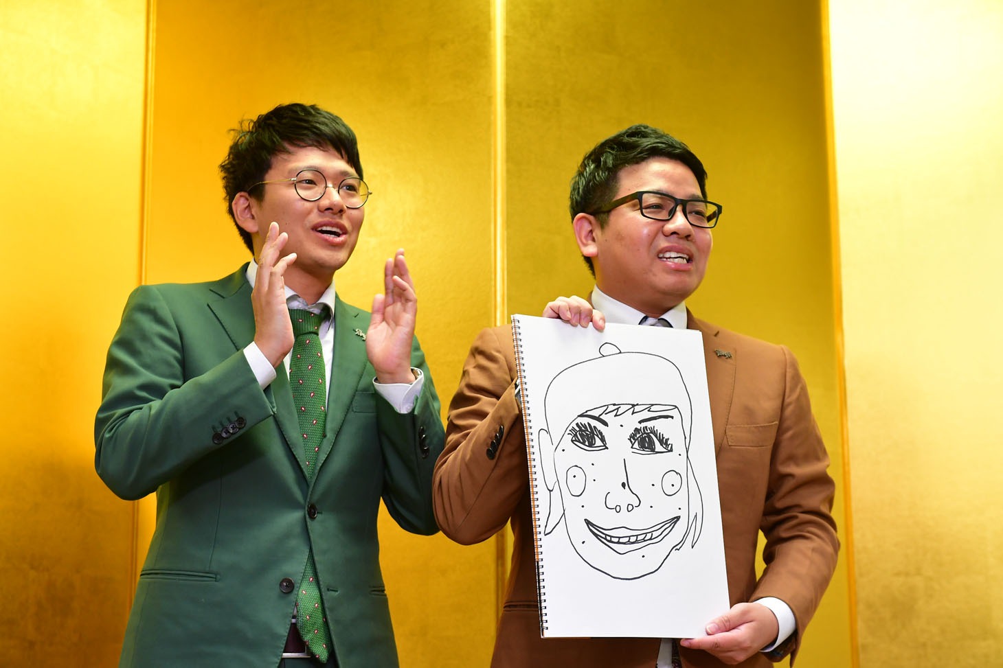 会見の様子。