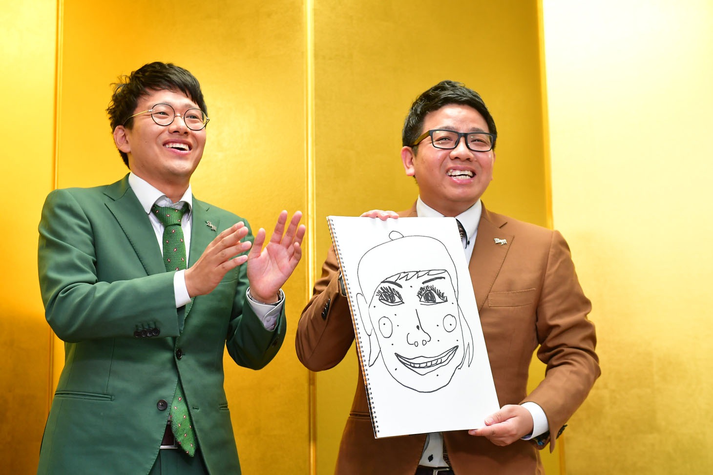 会見の様子。