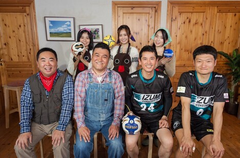 「ザキ山小屋」の出演者たち。(c)ABC