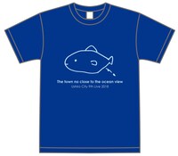 「どこが海のみえるまちTシャツ（ライトブルー）」