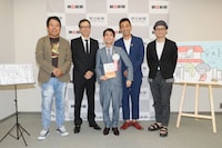 囲み取材の様子。