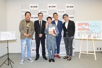 囲み取材の様子。