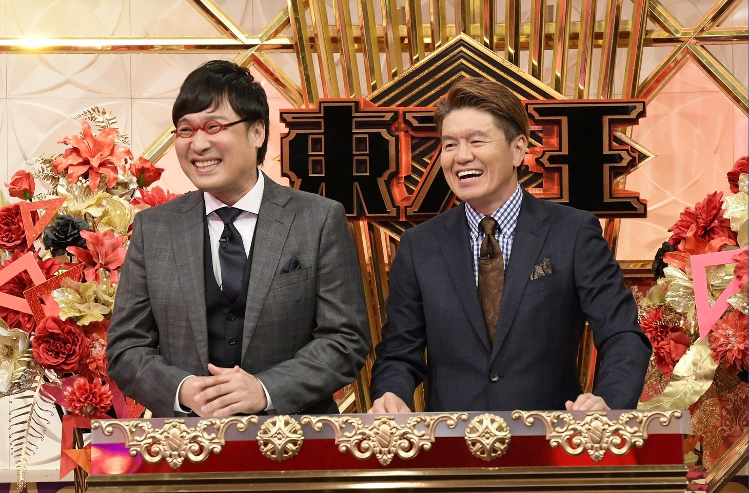 （左から）南海キャンディーズ山里、ヒロミ。(c)TBS