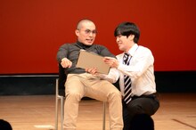 新ネタを披露するラブレターズ。