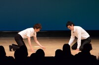 新ネタを披露するザ・ギース。