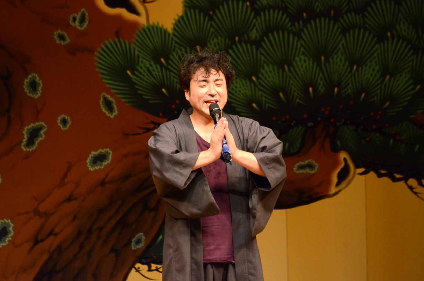 “タイムスリップ”で退場するムロツヨシ。