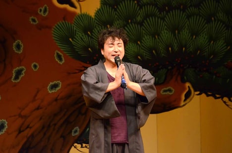 “タイムスリップ”で退場するムロツヨシ。