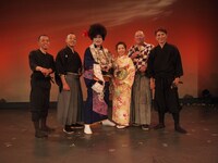 「帰ってきた八坂ある之介」の出演者たち。