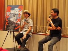 左から片桐仁、鈴木仁行プロデューサー。