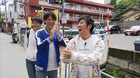 スマイルが登場するロケのワンシーン。(c)ABC