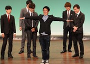 オープニングで謝罪ギャグを披露するダブルブッキング黒田。