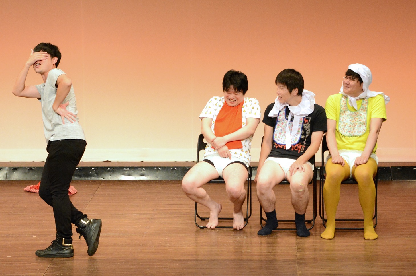 ユニットコントのワンシーン。