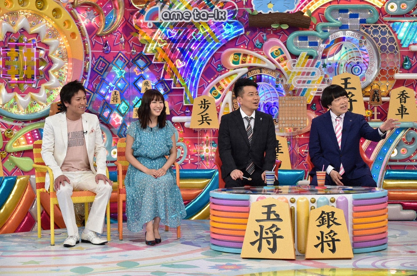 （左から）狩野英孝、瀧本美織、雨上がり決死隊。(c)テレビ朝日