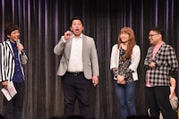 織田裕二やコロコロチキチキペッパーズ・ナダルなどのモノマネを披露するレインボー実方（左から2人目）。