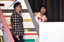 ひょっこりはんと、とろサーモン久保田（左）。