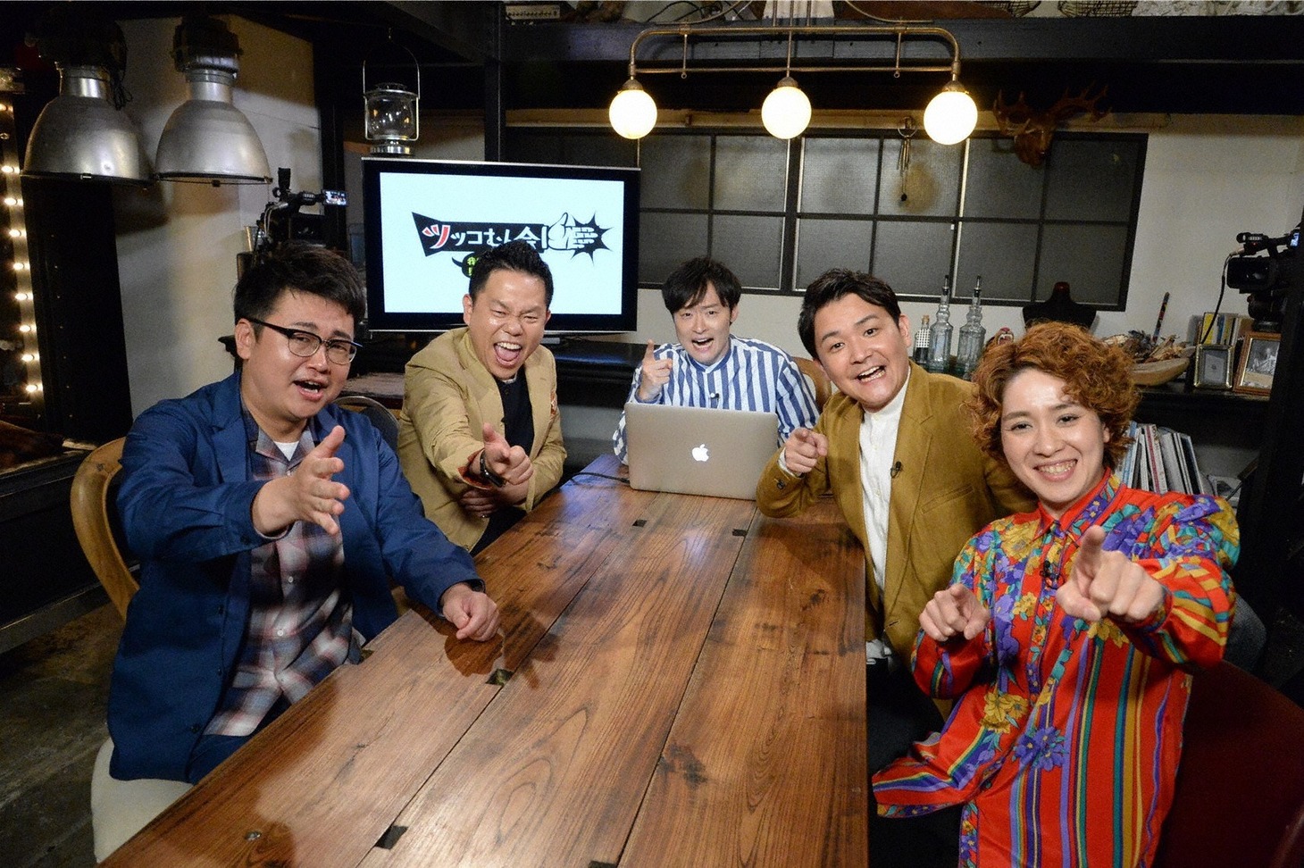 「ツッコむん会～我々、あの案件見逃しません！」に出演する（左から）銀シャリ橋本、ダイアン津田、和牛・川西、千鳥ノブ、尼神インター渚。(c)ABC