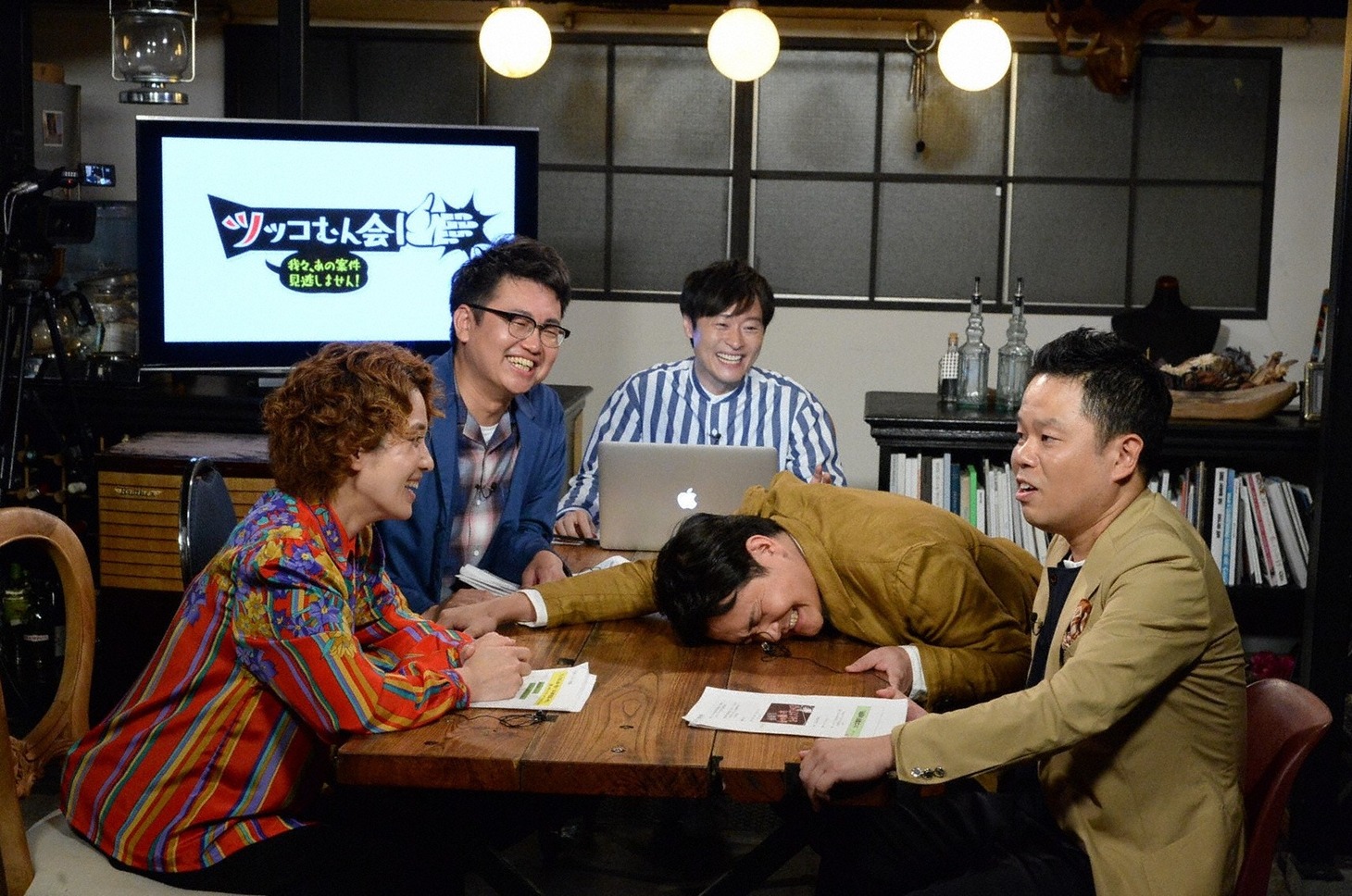 「ツッコむん会～我々、あの案件見逃しません！」のワンシーン。(c)ABC