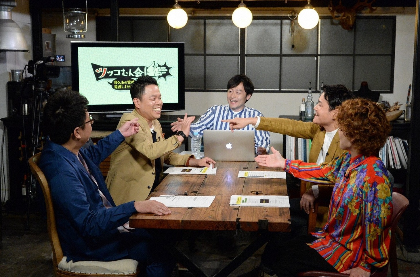「ツッコむん会～我々、あの案件見逃しません！」のワンシーン。(c)ABC
