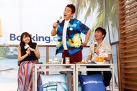 （左から）佐野ひなこ、スピードワゴン。