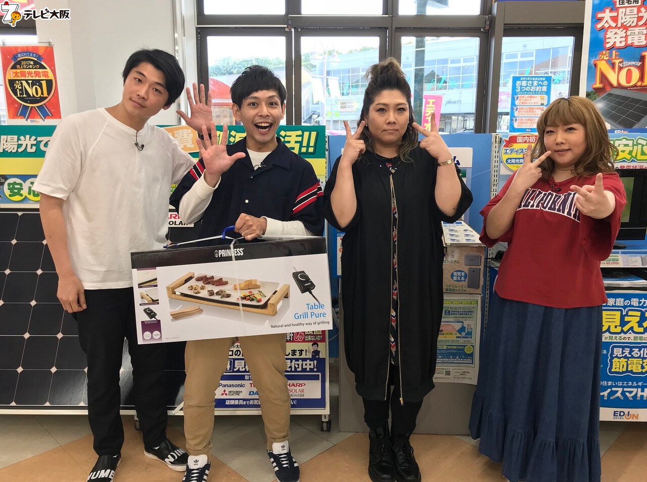 左からさや香、海原やすよ ともこ。