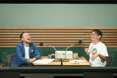 左からマキタスポーツ、スージー鈴木。