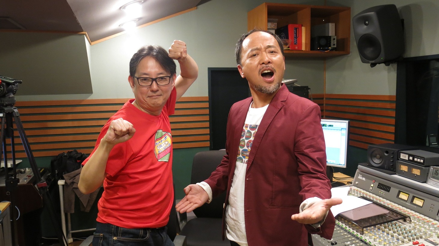 左からスージー鈴木、マキタスポーツ。
