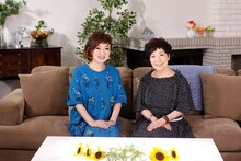 「おしゃべりアラモード」に出演する（左から）清水ミチコ、森山良子。