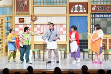 花月うどんの息子・泰史（川畑泰史 / 中央）は、客を怒らせてばかりのアルバイト、すち子（すっちー）と藍（酒井藍）に頭が痛い。(c)MBS