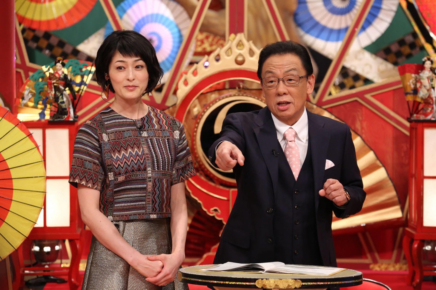 MCの梅沢富美男（右）。(c)フジテレビ