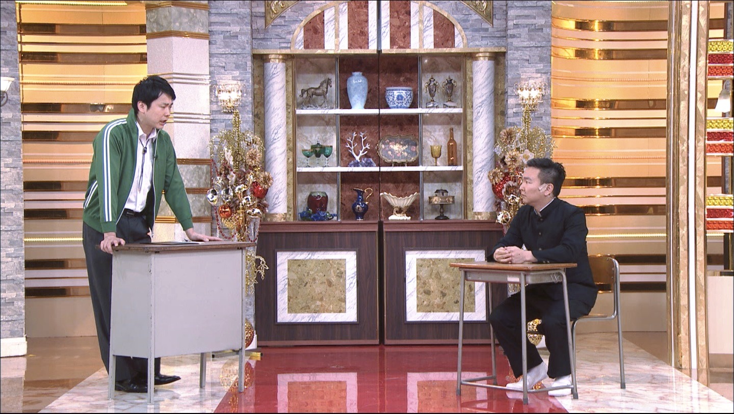 コント「ホームルーム」を披露する、かまいたち。(c)テレビ朝日
