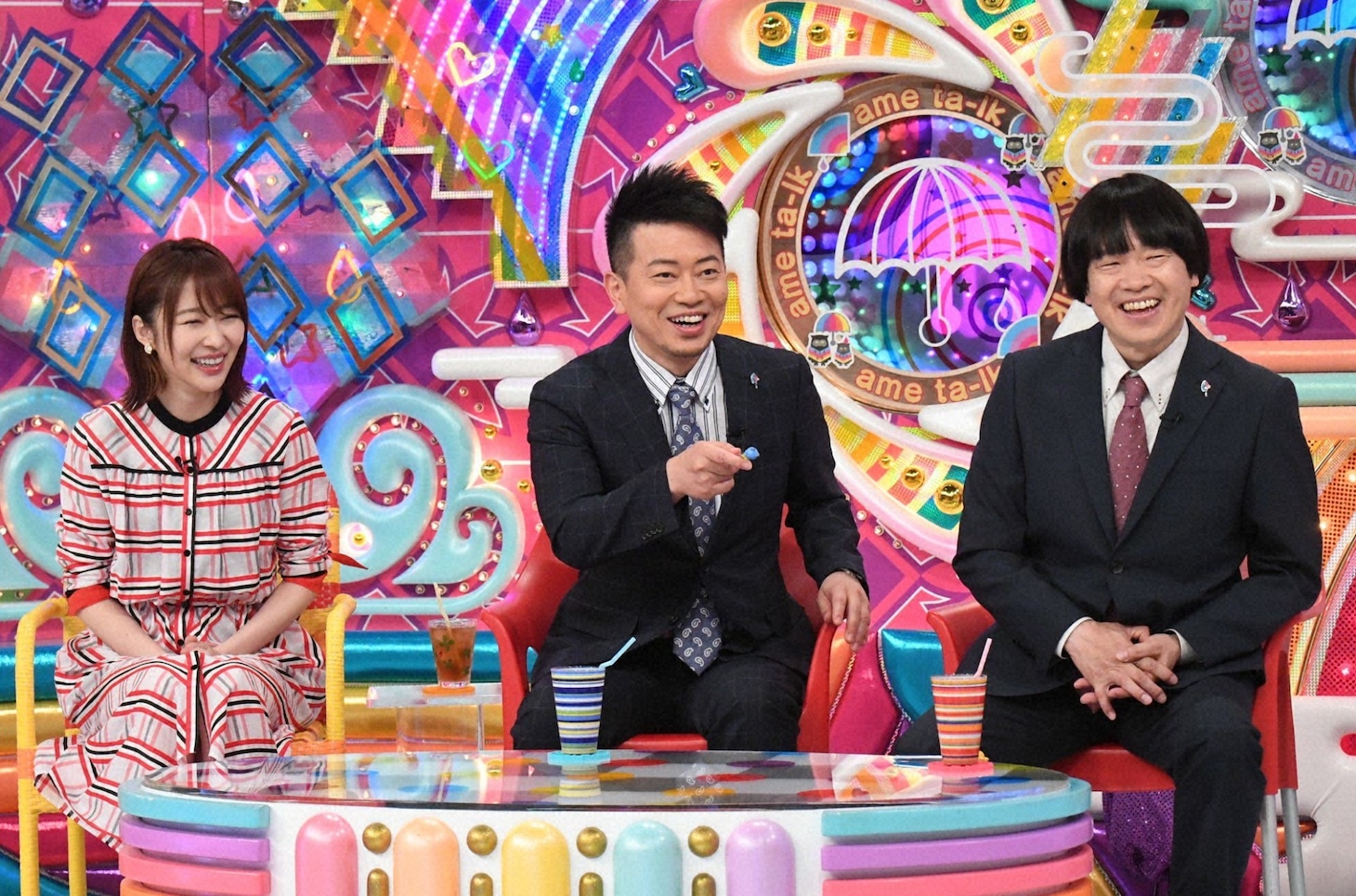 雨上がり決死隊と指原莉乃（左）。(c)テレビ朝日