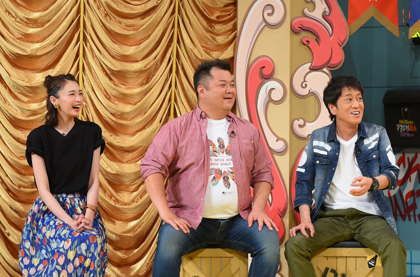 左から宮田聡子、ブラックマヨネーズ。 (c)読売テレビ