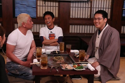 ダウンタウンとトークする神田松之丞。(c)フジテレビ