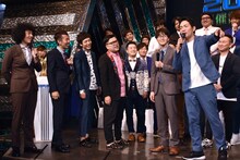 スーパーマラドーナ（手前右）によるトークのワンシーン。