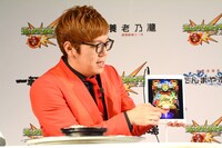 モンストガチャを回すHIKAKIN