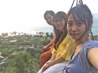 「ヤバいい景色」を楽しむ、（左から）相席スタート、永尾まりや。(c)関西テレビ