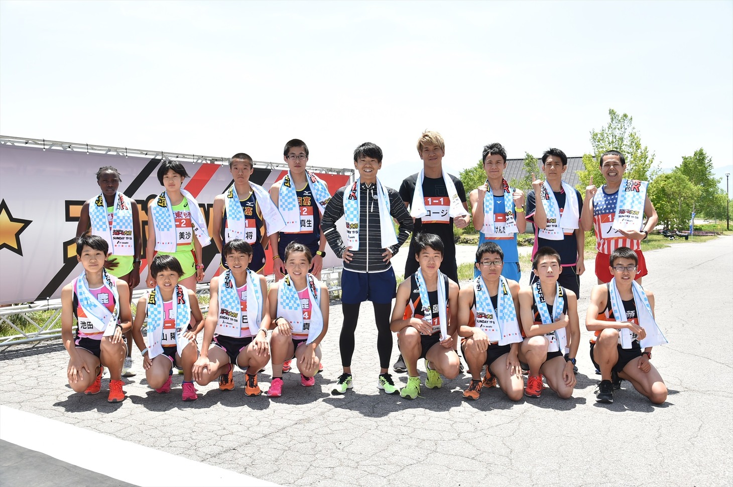 陸上長距離対決の出演者たち。(c)テレビ朝日