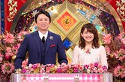 左から有吉弘行、尾崎里紗アナウンサー。(c)日本テレビ