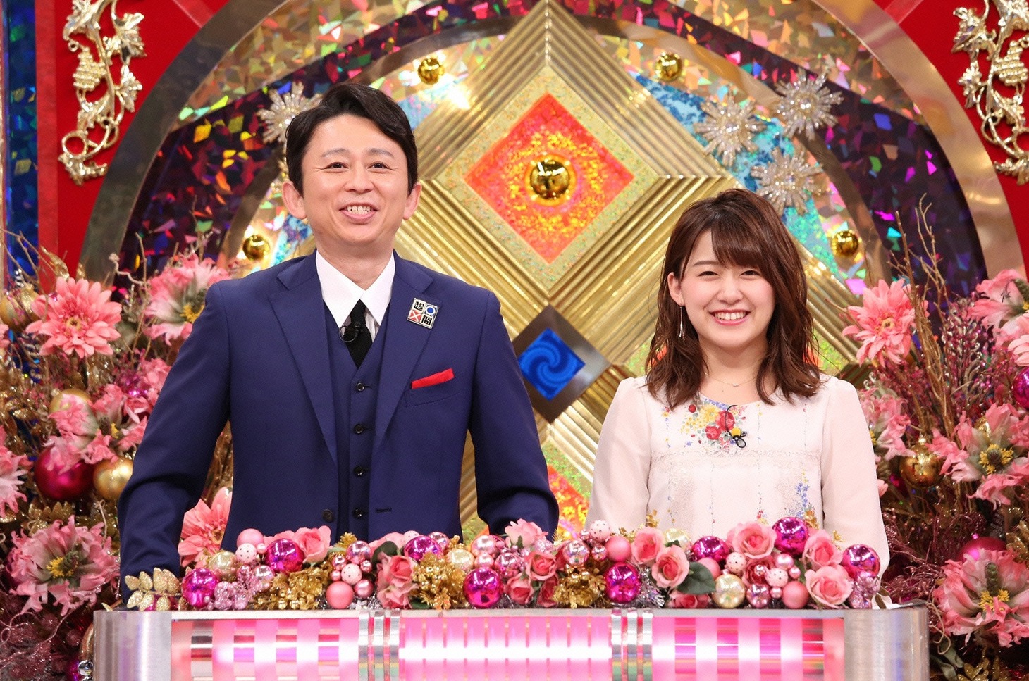 左から有吉弘行、尾崎里紗アナウンサー。(c)日本テレビ